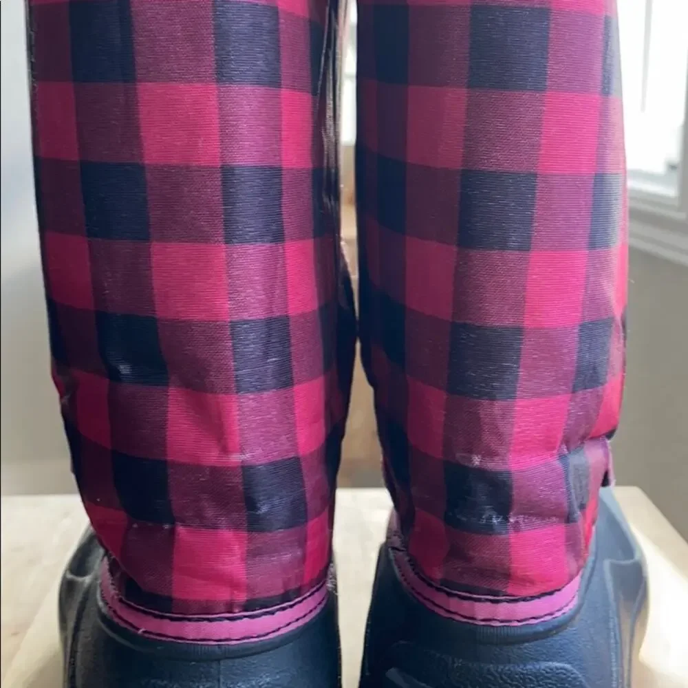 Columbia powder bug pink black snow boot size 5 youth plaid print waterproof